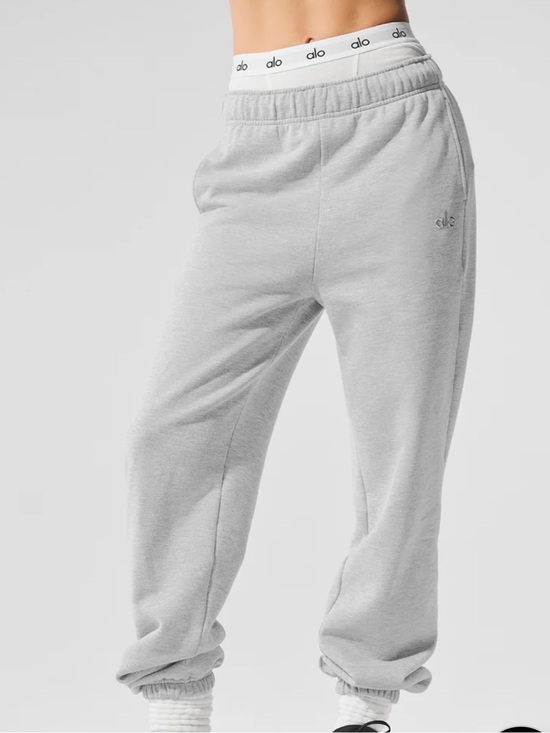 ALO Yoga Pants - ALO YOGA Accolade Sweatpants in Athletic Heather Grey sz L